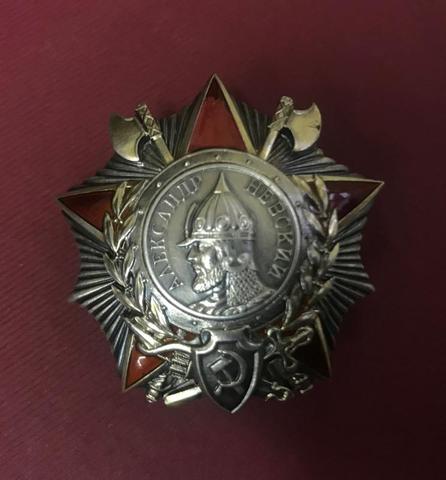 Боевой путь Леонова увенчан пятью боевыми орденами. В их числе — орден Александра Невского