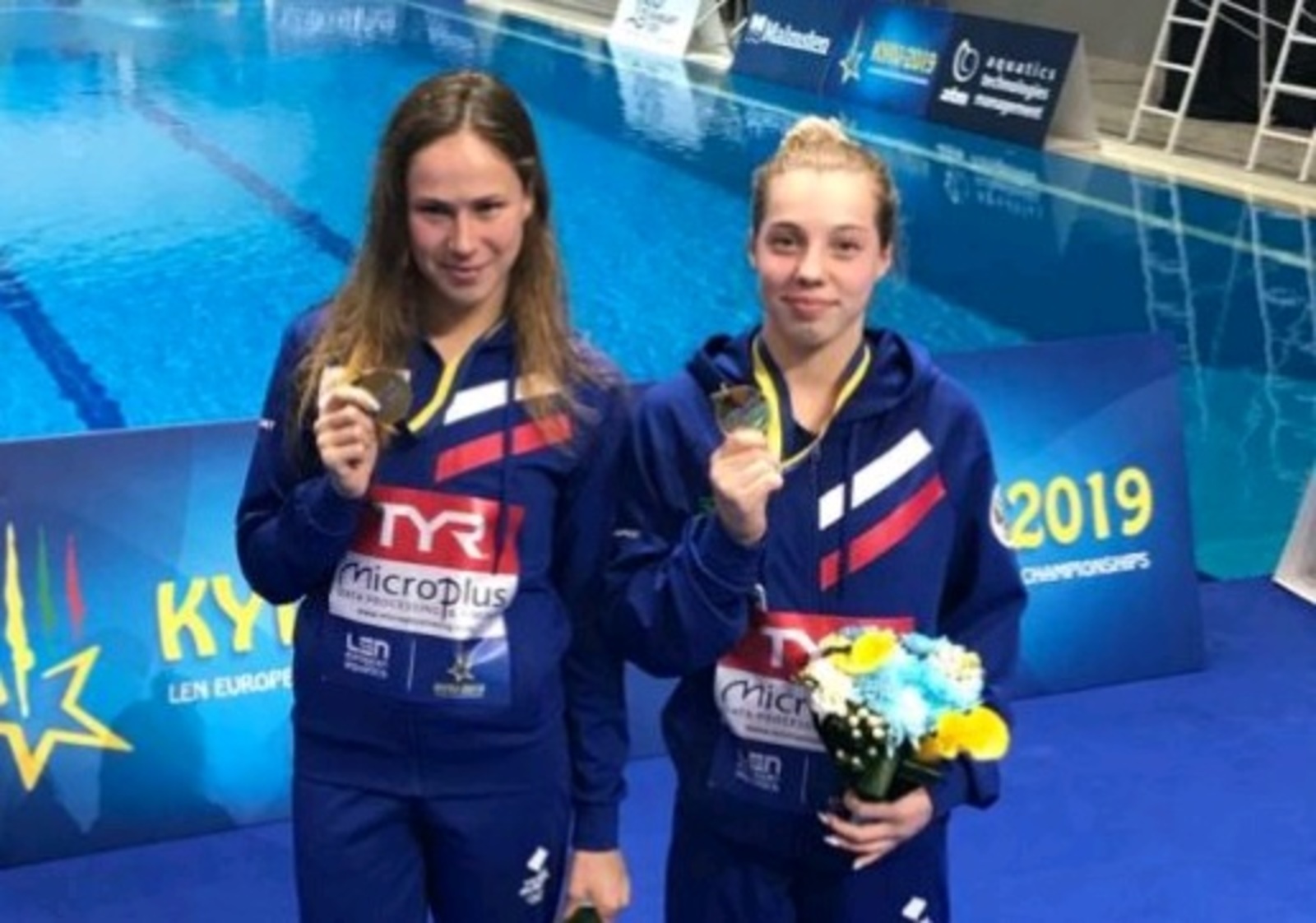 Виталия Королева (справа) выиграла соревнования по прыжкам в воду с метрового трамплина, а Кристина Ильиных (слева) в аналогичной дисциплине завоевала бронзовую награду