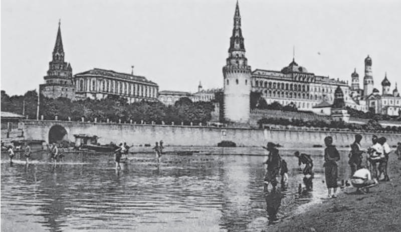БЫЛО. А в начале 1900-х годов река была мелководной, и горожане смело переходили ее вброд