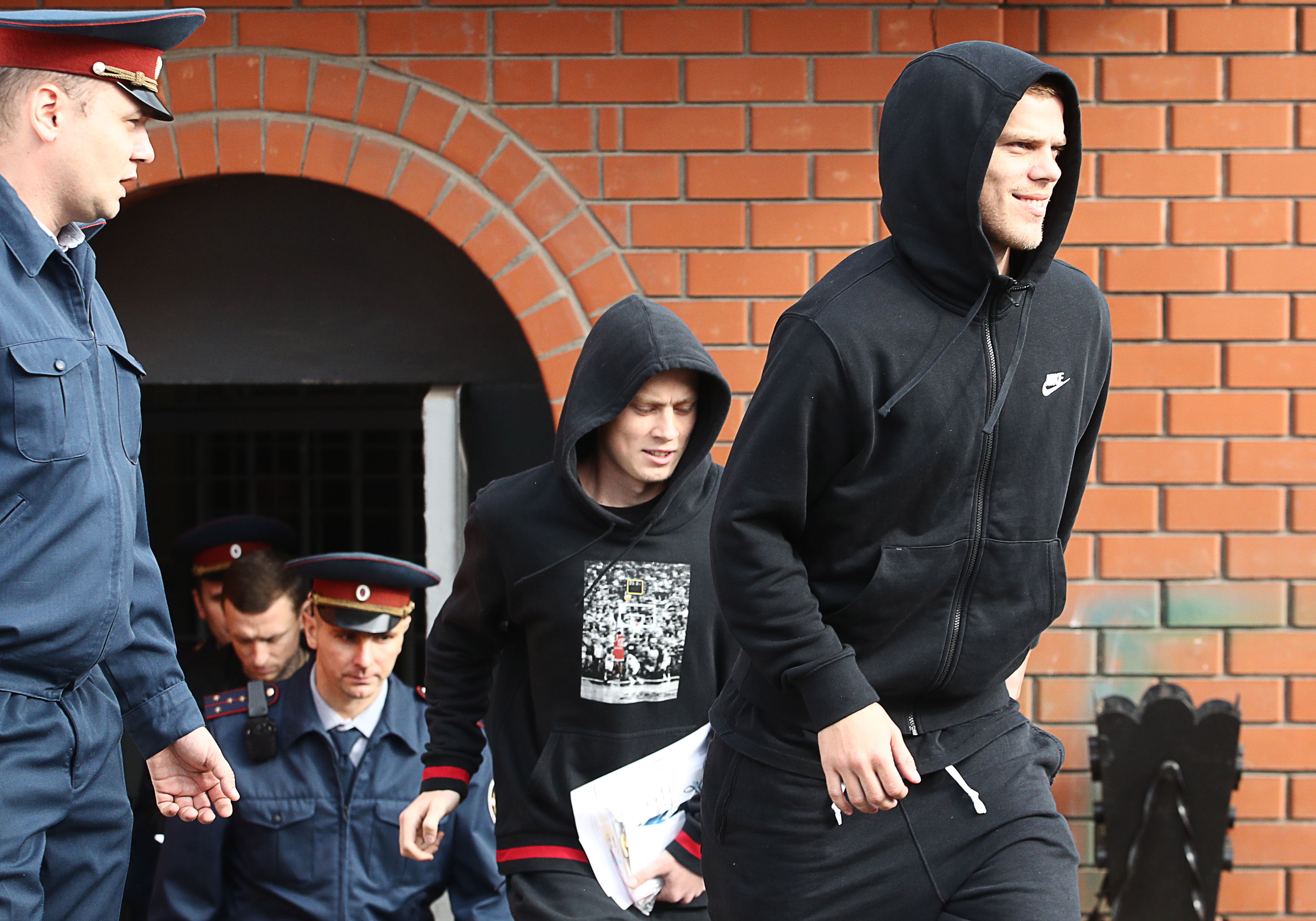 Футболистов Кокорина и Мамаева выпустили из колонии по УДО