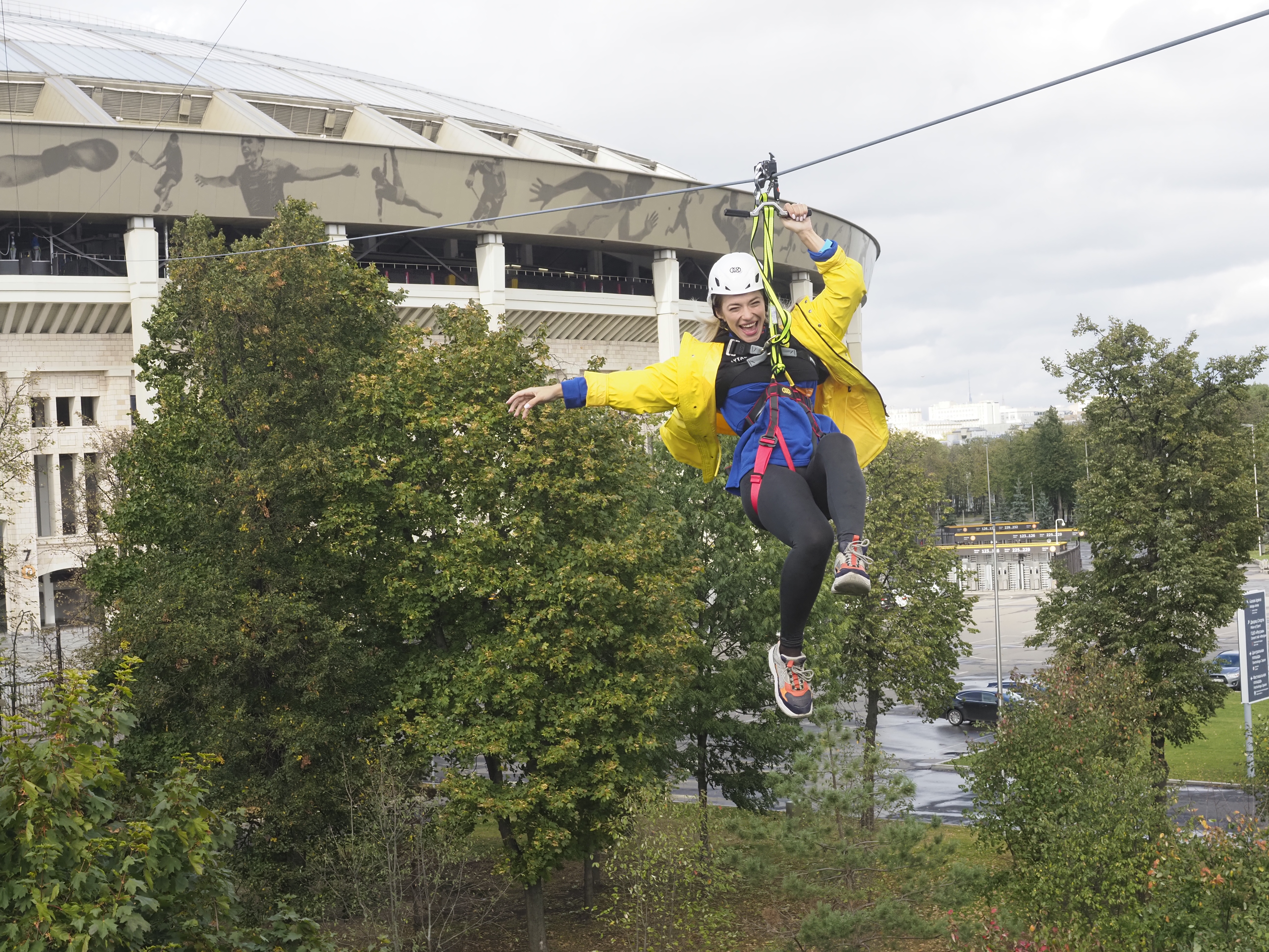 Москва улица косыгина 28 стр 6 скайпарк. Воробьёвы горы Zipline. Зиплайн Москва Лужники. Скайпарк Москва Воробьевы горы. ЗИП лайн Москва Воробьевы горы.