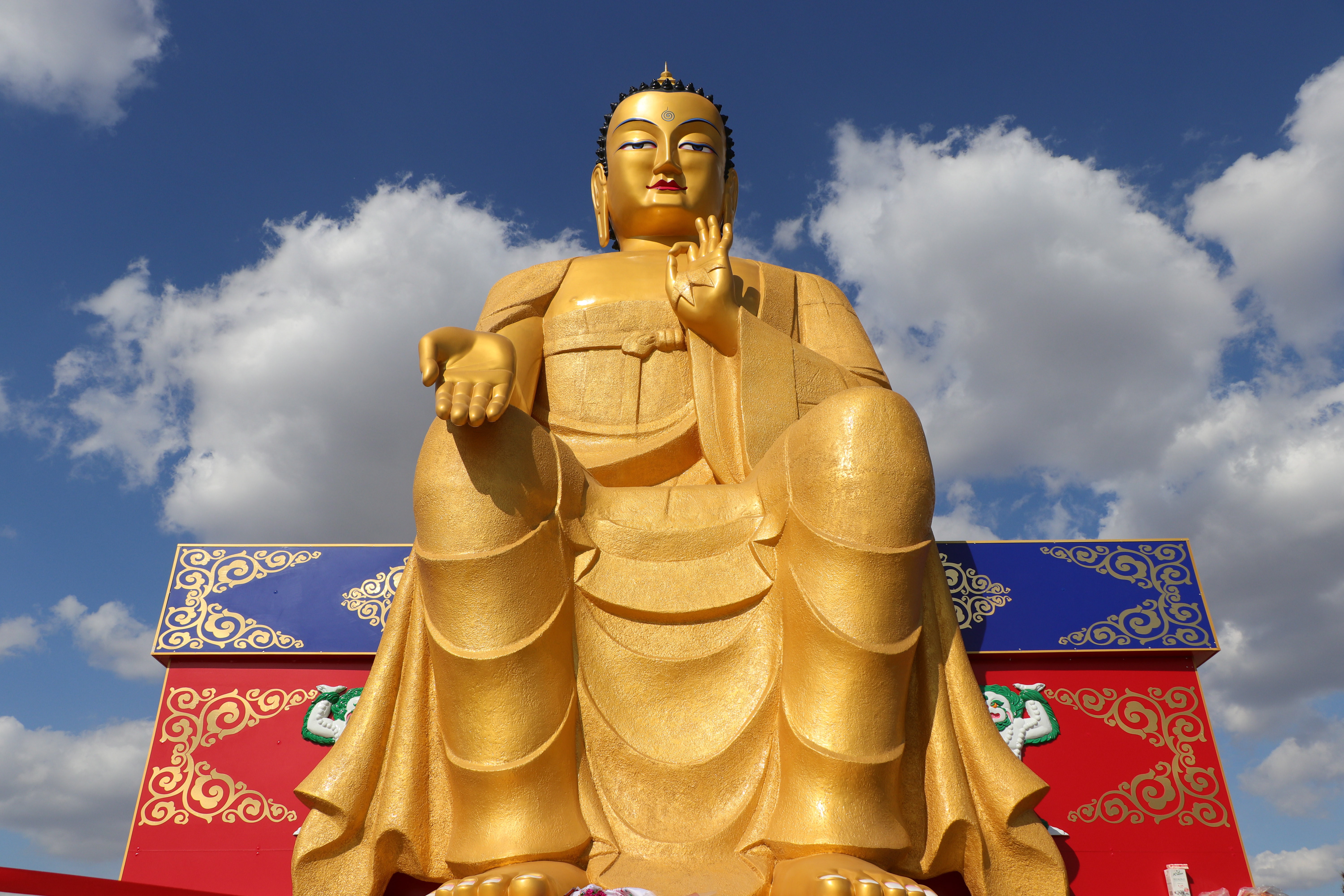 Самую большую в Европе статую Будды открыли в Калмыкии