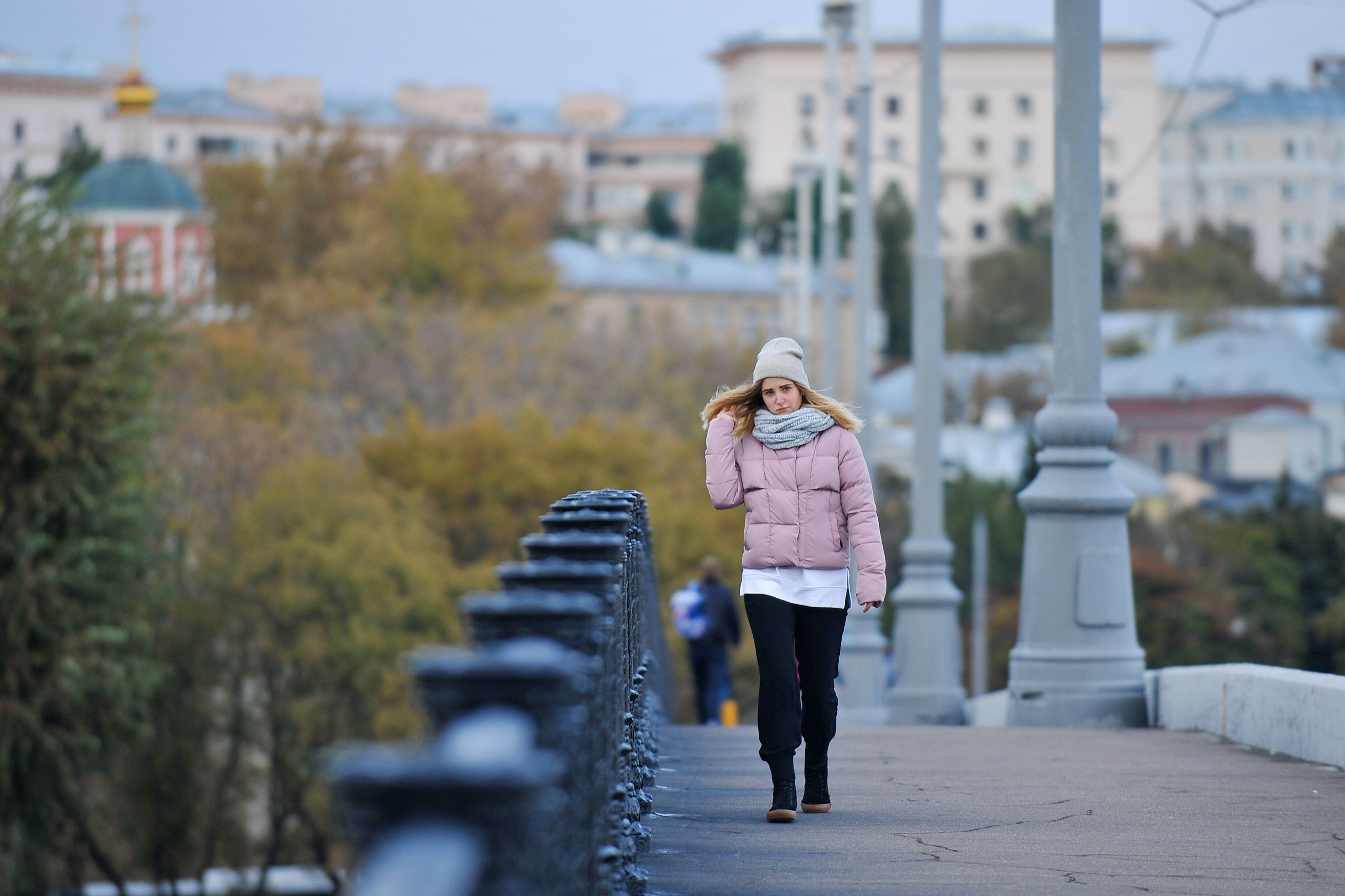 Сухая холодная погода ожидает москвичей 8 октября