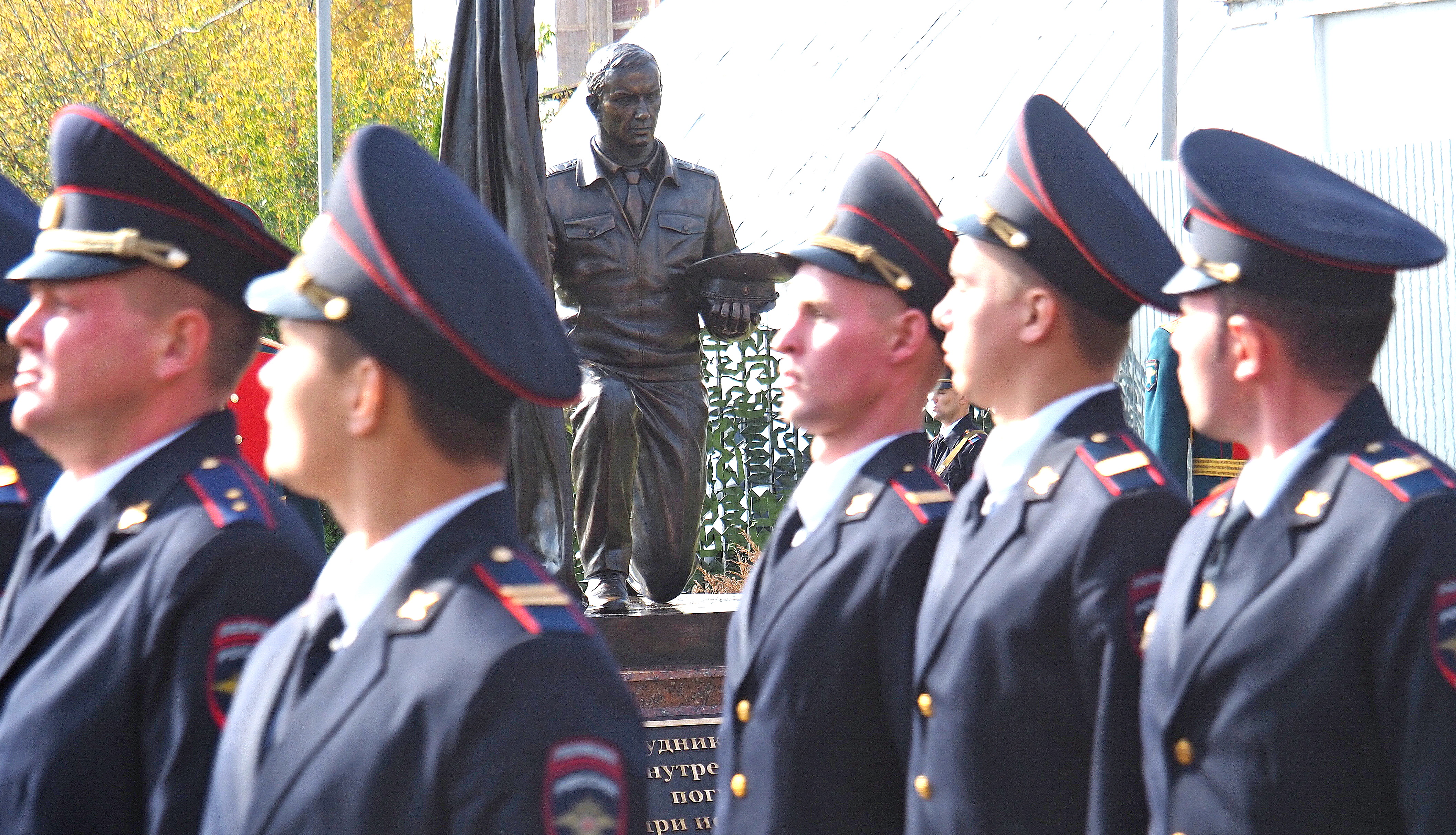 Памятник  погибшим при исполнении полицейским открыли в Москве 