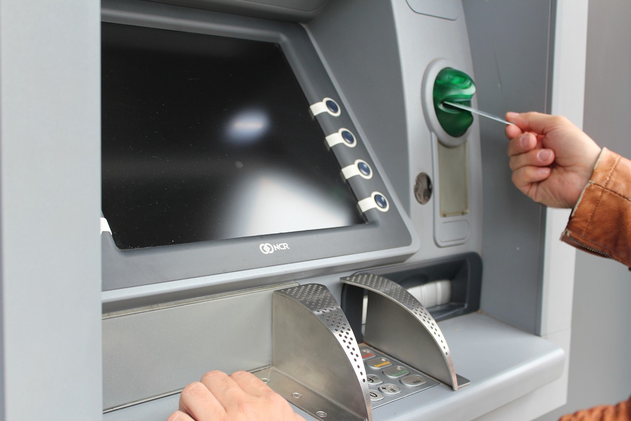Москвичи оказались лидерами по объему снятия денег в банкоматах