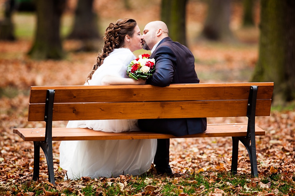 Кому стоит сыграть свадьбу в октябре: советы астролога 
