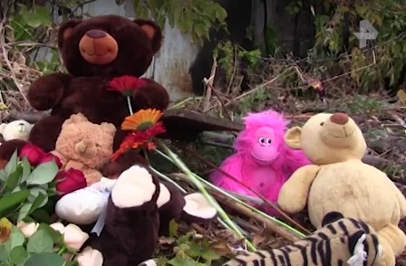 Жители Саратова организовали стихийный мемориал у места убийства школьницы