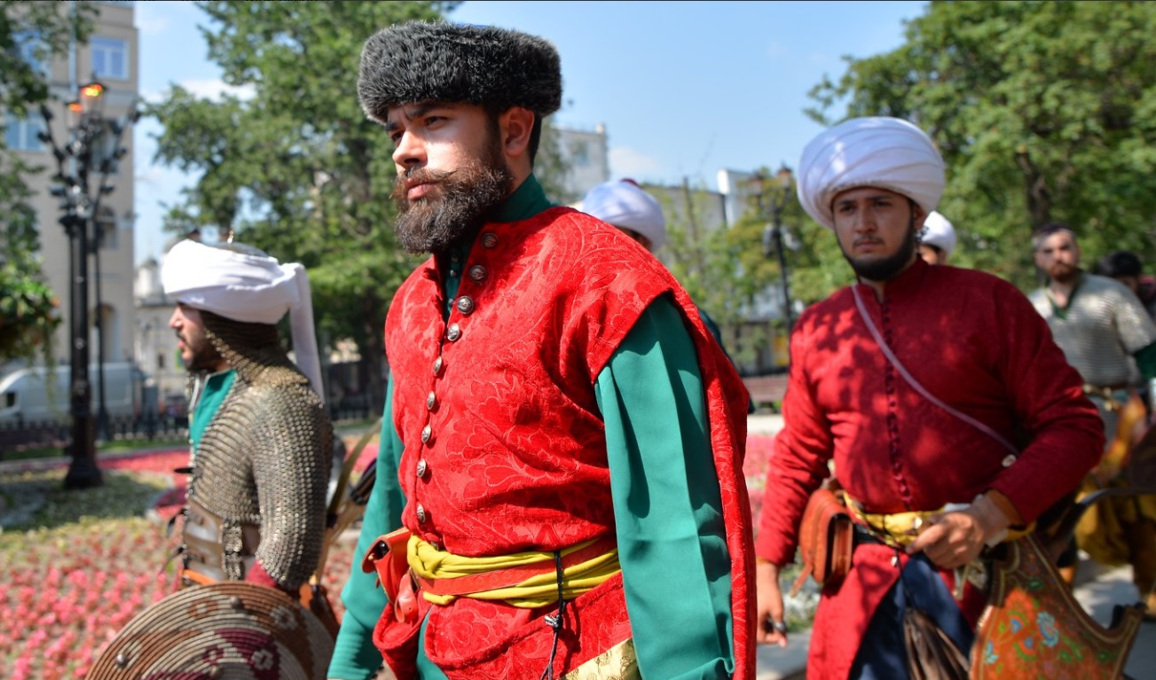 Более 40 костюмов Османской империи смогут увидеть москвичи до 17 ноября