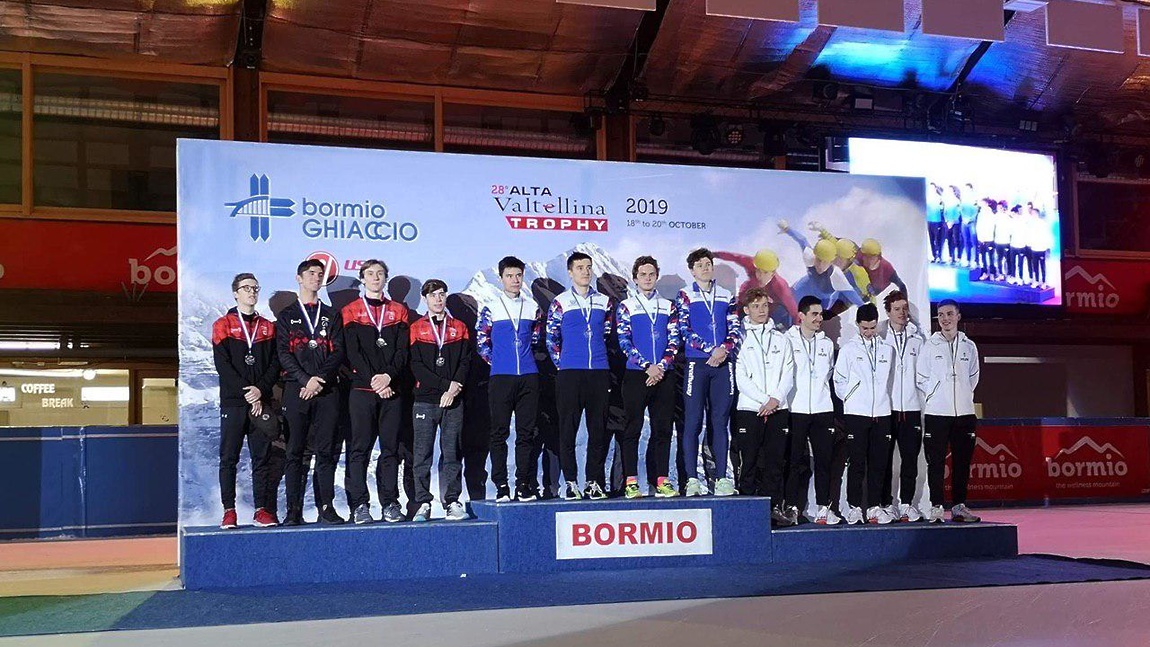 Спортсмены из Подмосковья завоевали пять наград на соревновании по шорт‑треку