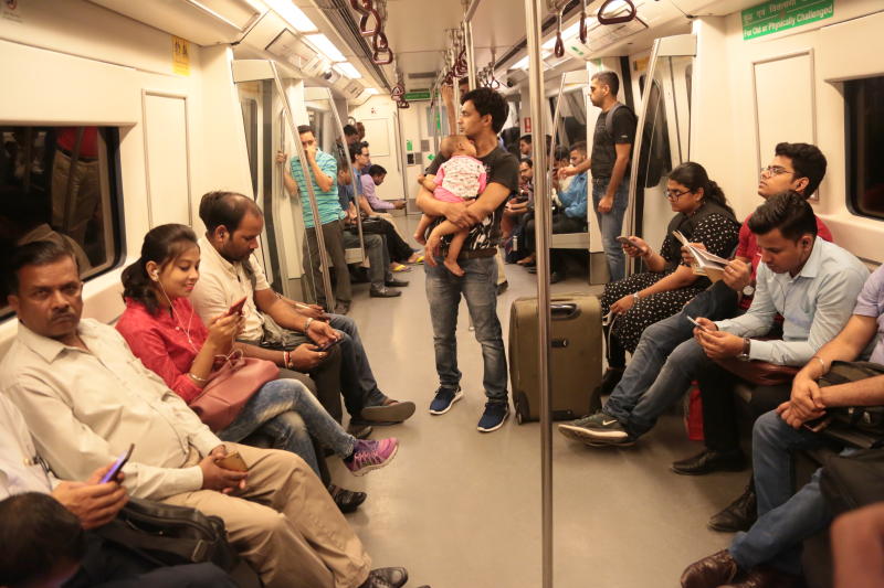 Танцы, штрафы и женский вагон: что говорят о метро в разных столицах мира