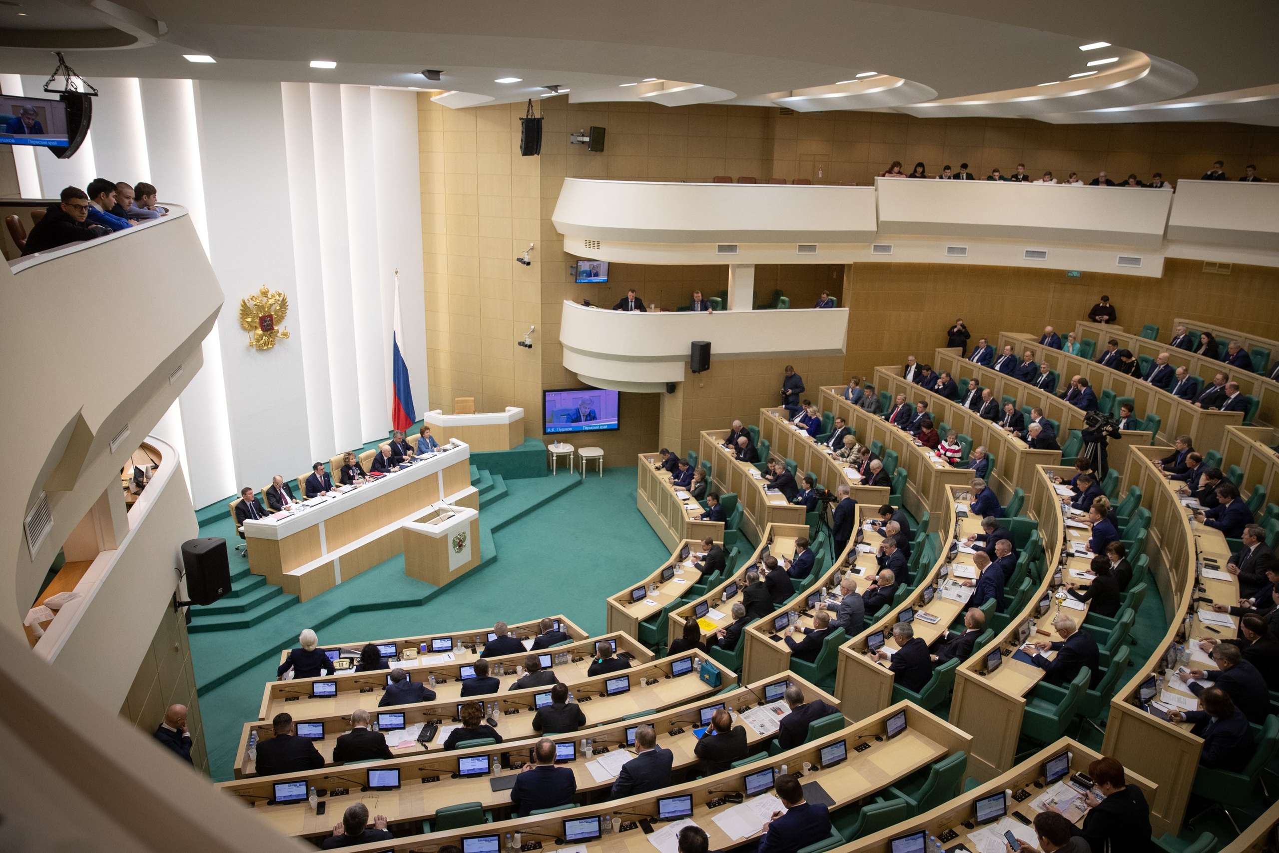 Комитет СФ направил в Госдуму положительный отзыв на проект о поправке к Конституции