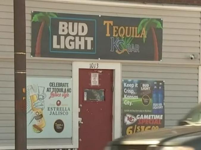 Бар Tequila KC штата Миссури, где произошла стрельба 6 октября / Скриншот с видео на youtube канала "KCTV5 News"