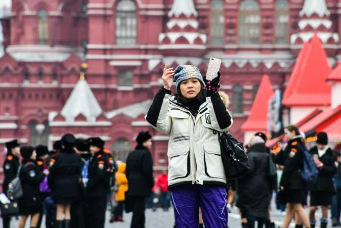 В столице наблюдается устойчивый рост числа туристов: в этом году их приехало на 20 процентов больше, чем в прошлом / Иванко Игорь/Агенство городских новостей "Москва"