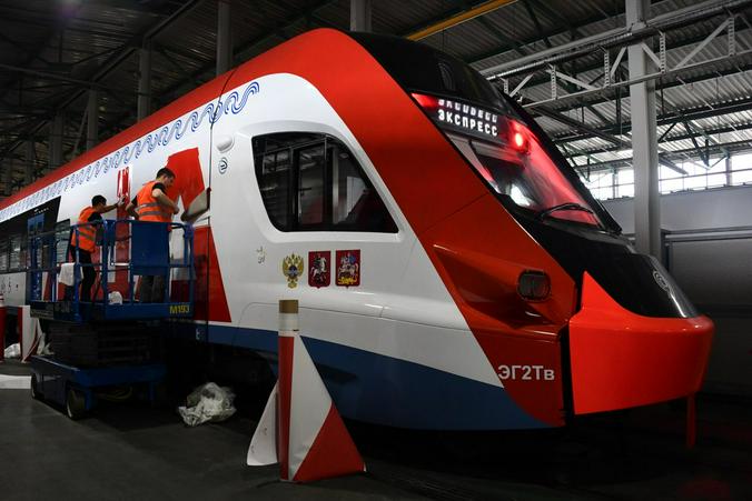 Все буквы выполнены из антивандального покрытия и наклеиваются с помощью специальной технологии / Игорь Иванко / АГН «Москва»