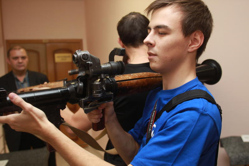Молодежи рассказали историю создания советского оружия