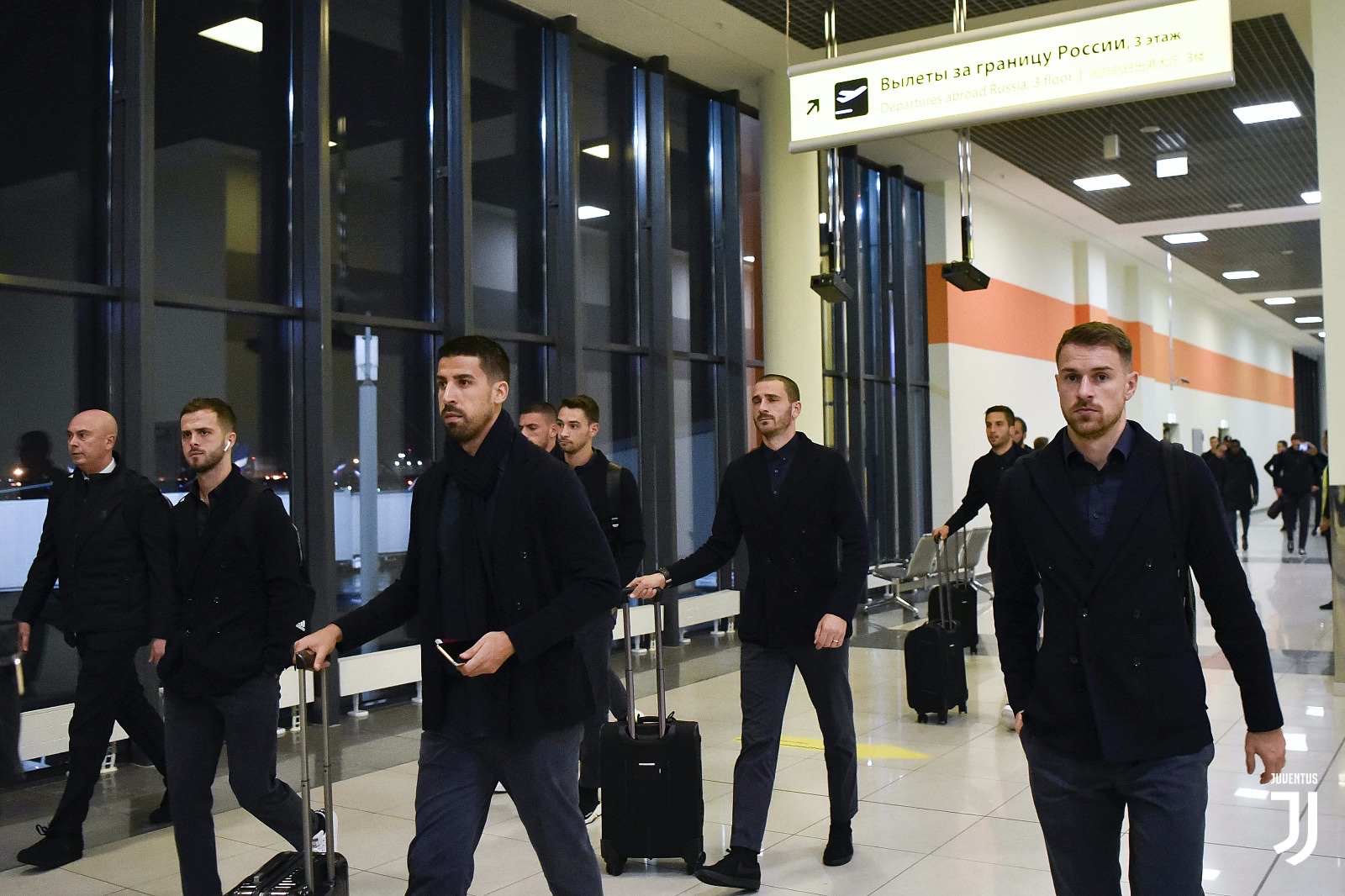 Болельщики встретили футболистов «Ювентуса» в аэропорту Шереметьево