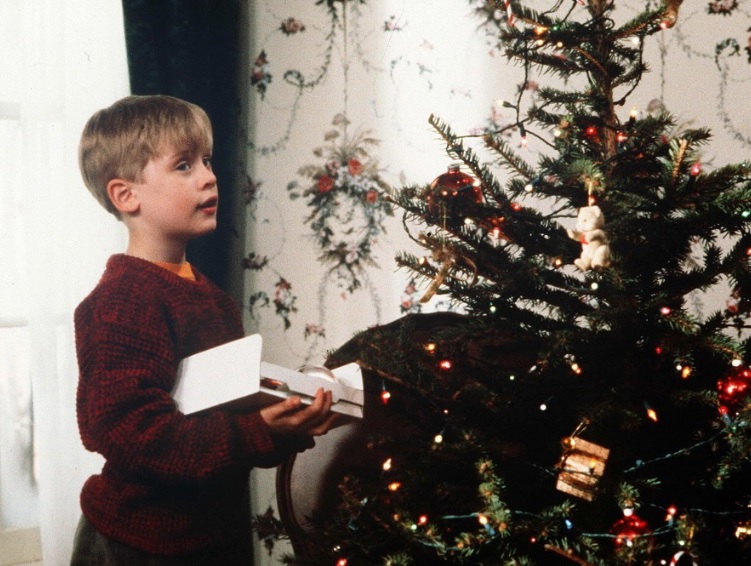 Что делать родителям, если ребенок попросил у Деда Мороза слишком дорогой подарок 