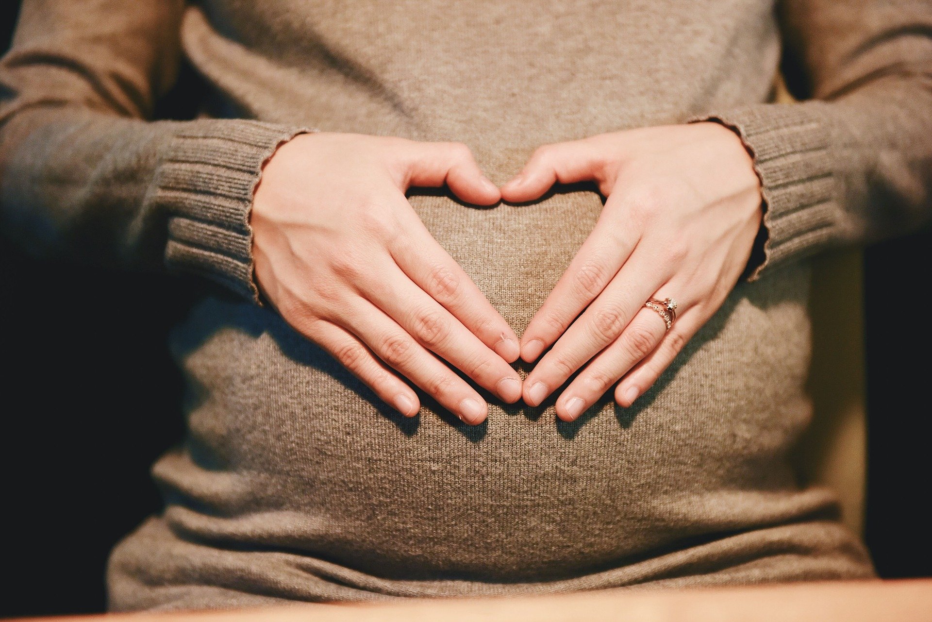 Гинеколог объяснил, когда беременной в самоизоляции стоит обратиться к врачу 