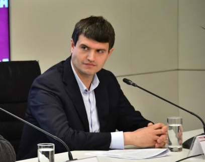 Александр Лиханов не писал и не получал валентинки и в целом относится к этому празднику как к обычному дню / Антон Гердо, «Вечерняя Москва»