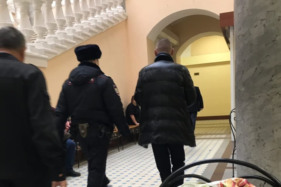 «Сесть я еще успею»: очевидцы рассказали о мужчине с ножом на журфаке МГУ