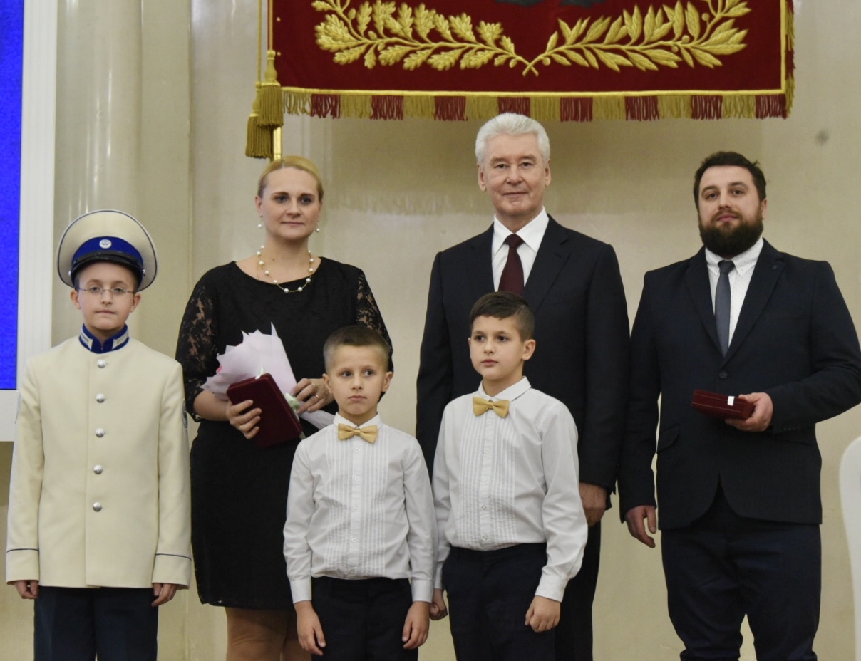 Сергей Собянин вручил ордена «Родительская слава» многодетным семьям столицы