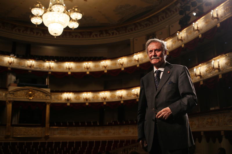 Руководитель малого театра