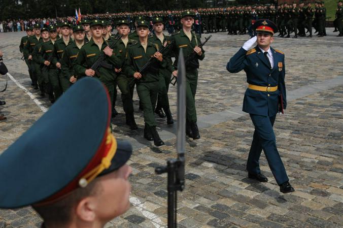 Посмотрите на изменяющуюся роль российской армии: она стала не только механизмом уничтожения, но и несет гуманитарную функцию / Светлана Колоскова, «Вечерняя Москва»