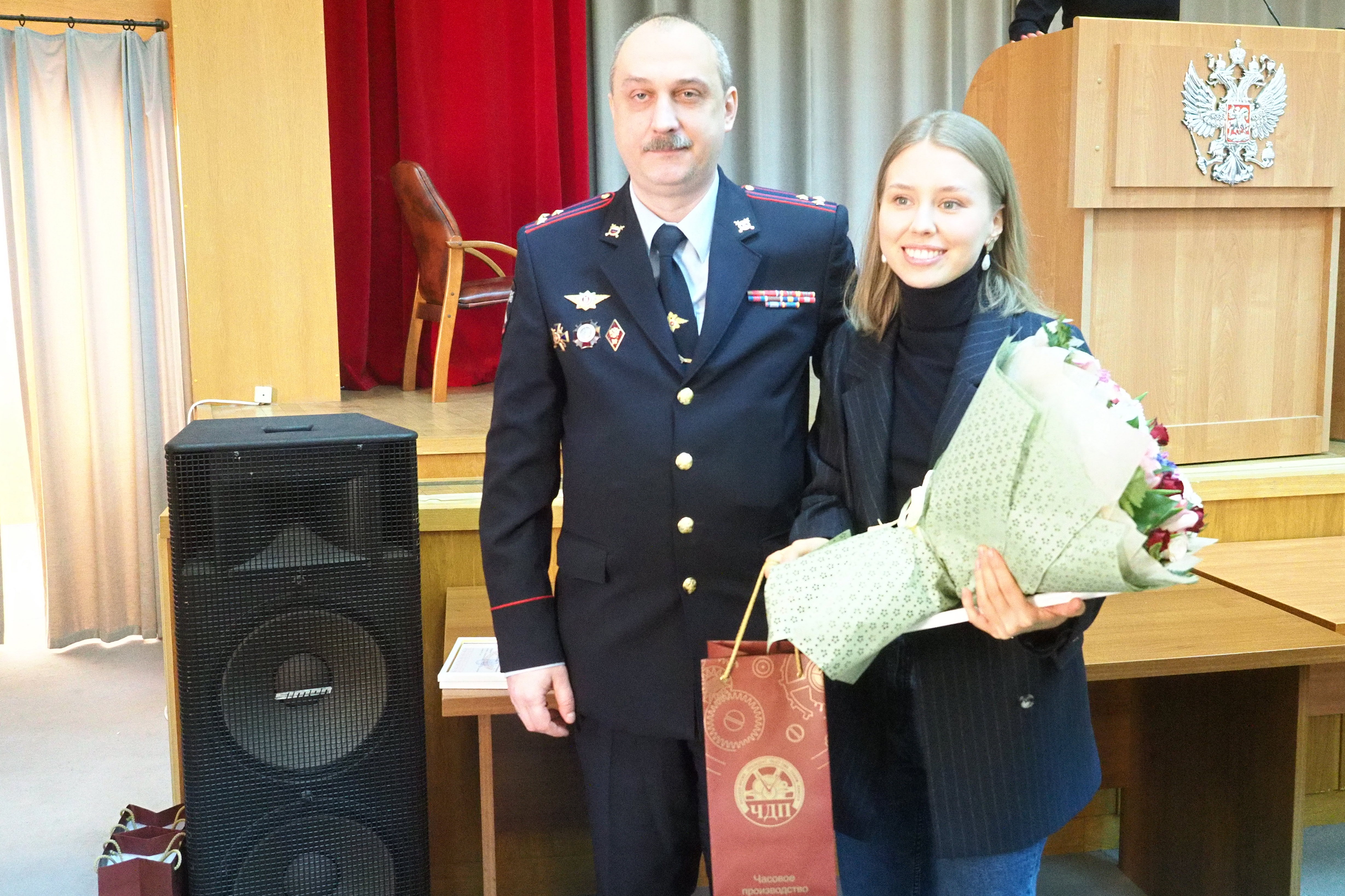 Задержавших грабителя студентов наградили в Москве