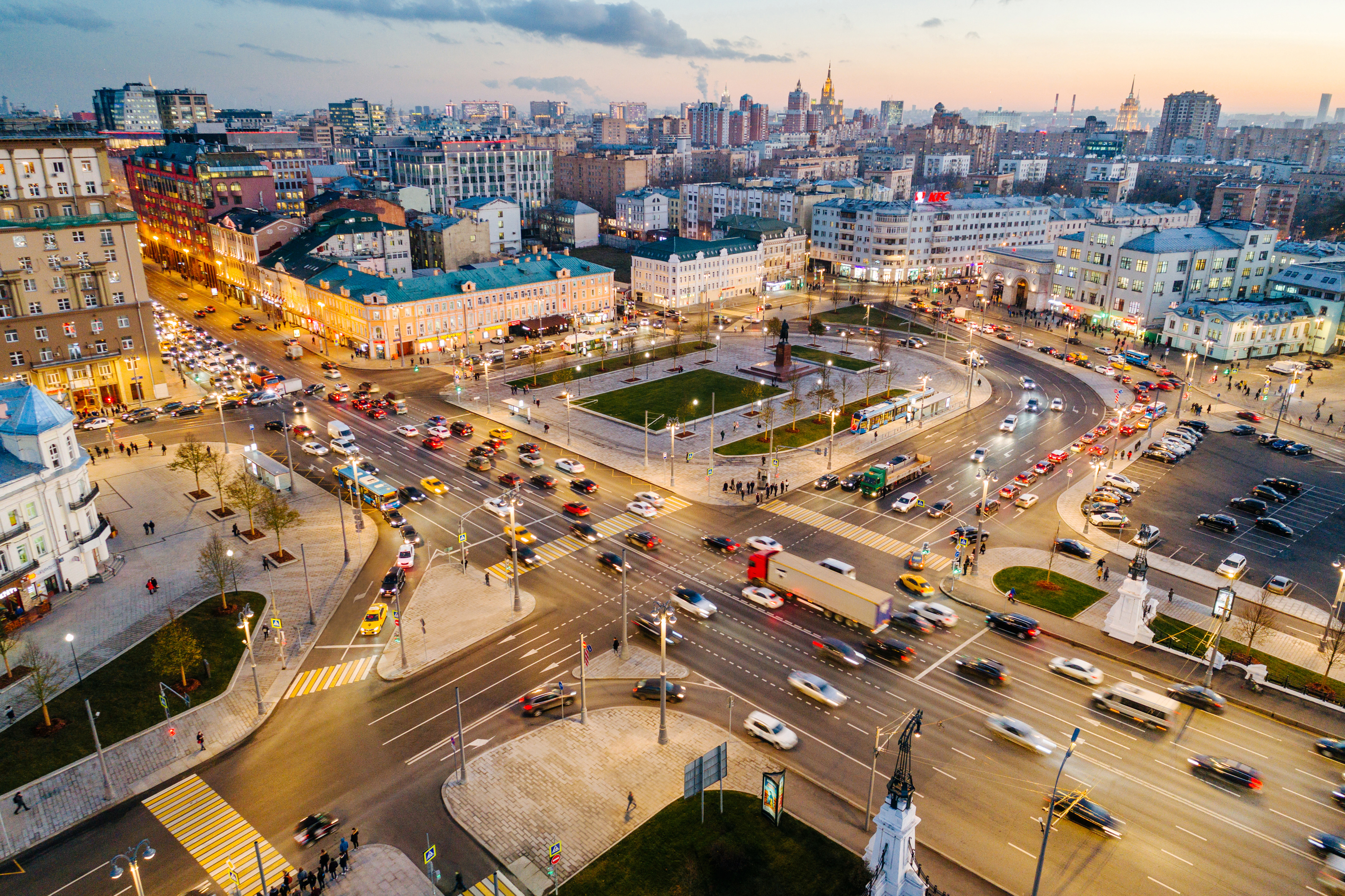 Сколько улиц в москве. Площадь Тверская застава Варламов. Садовое кольцо Москва. Тверская застава коптер. Площадь района Арбат.