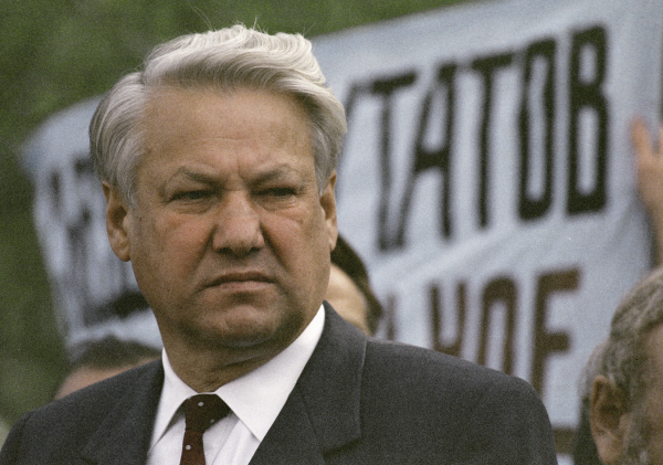 Борис Ельцин, по мнению историка, думал не о судьбе крымчан, а о собственной выгоде / Игорь Михалев/ РИА Новости