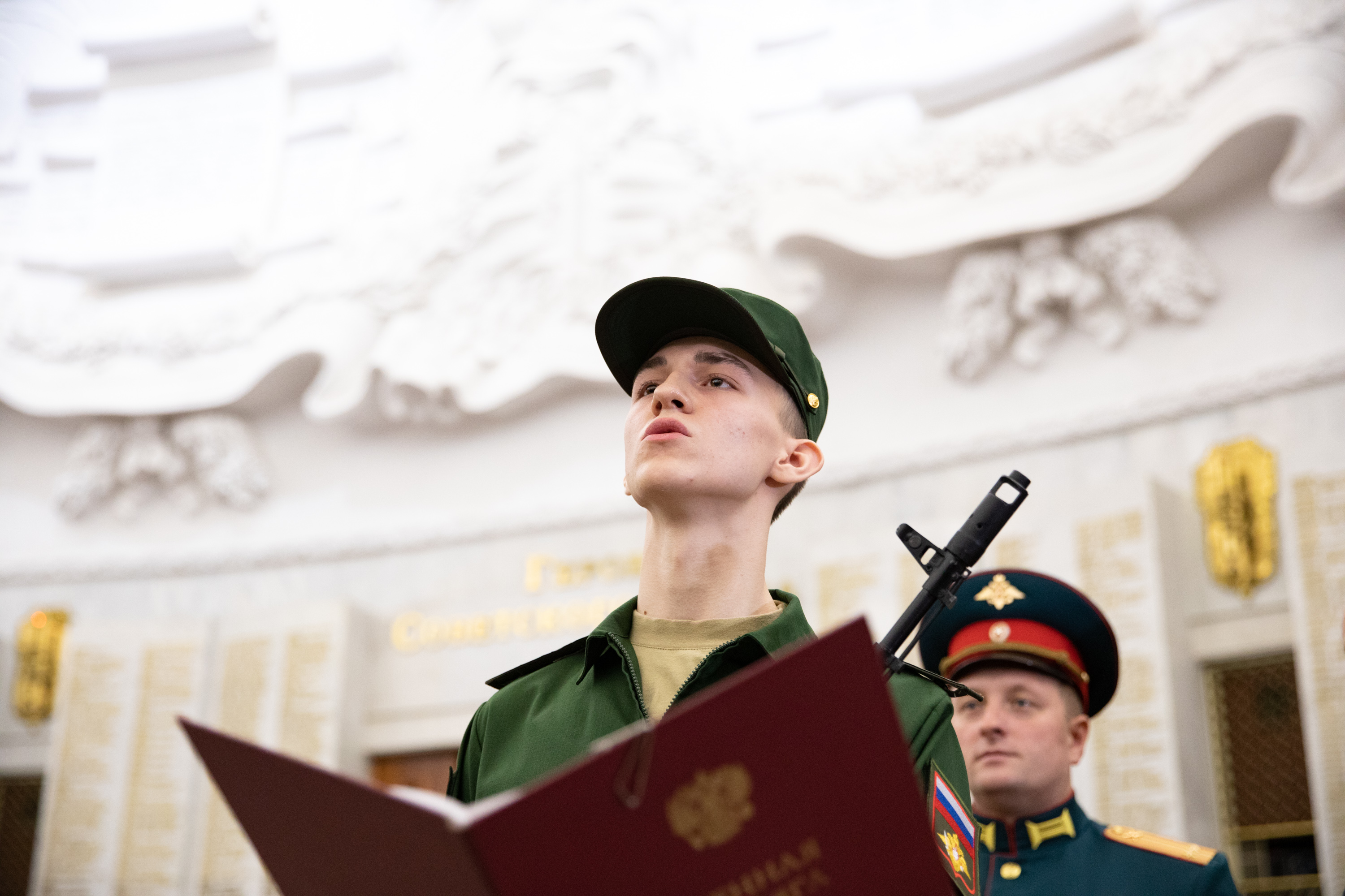 Примет присягу. Присяга Преображенского полка 28.12.19. Преображенский полк присяга 2022. Бессонов Сергей Преображенский полк. Присяга солдата.