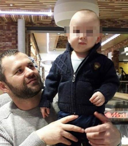Зелимхан Хангошвили со своим сыном. У Зелимхана остались пятеро детей / instagram.com/vayfond/ Чеченская благотворительная правозащитная ассоциация