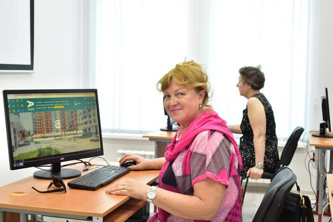 Появился проект «Московское долголетие», в рамках которого в педагогическом институте проходит курс лекций «Я шагаю по Москве» / Пелагия Замятина, «Вечерняя Москва»