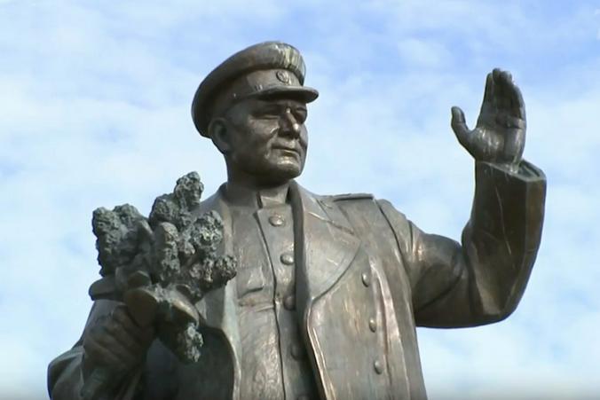 Памятник Маршалу Коневу в Праге / скриншот с видео на youtube канале "Новости на Первом Канале"