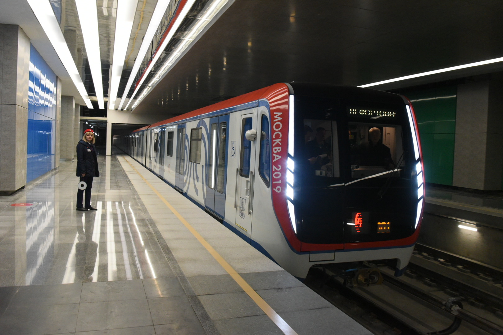 Поезд метро москва. Метро Нижегородская Некрасовской линии. Метропоезд Москва 2018. Станция метро Нижегородская Москва. Некрасовская линия метро вагоны.