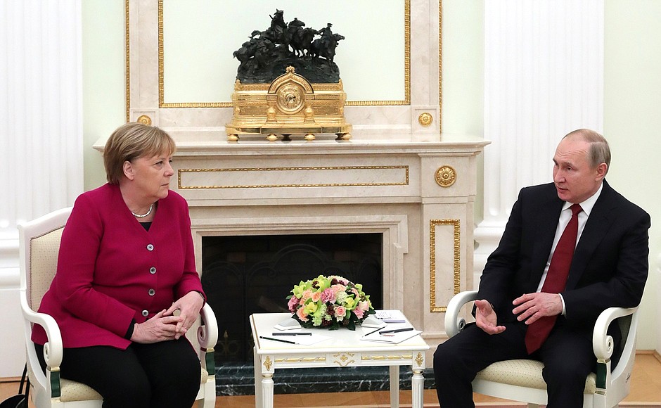 Путин и Меркель негативно оценили заявления Киева о Минских соглашениях