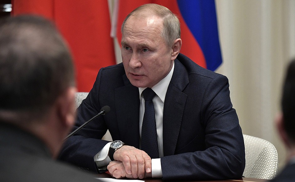 Путин обсудит с кабмином реализацию поручений по итогам своего послания