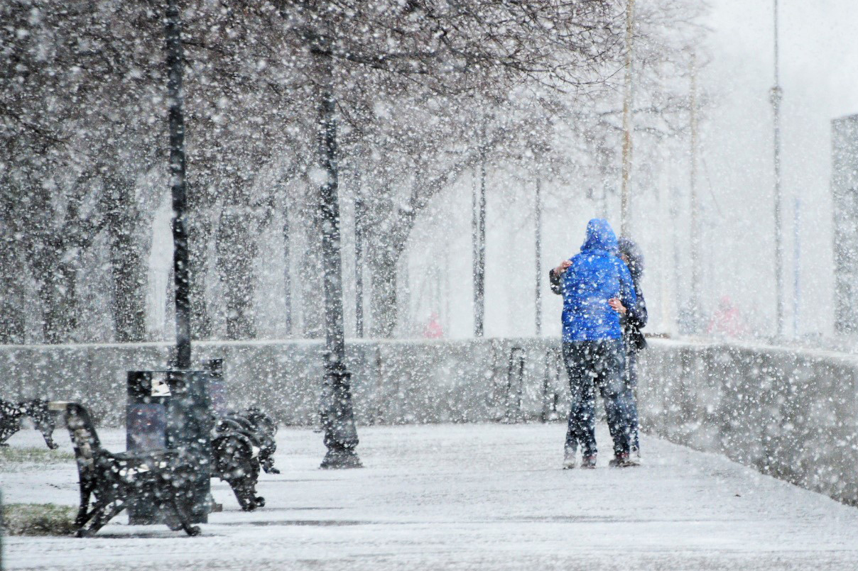 МЧС предупредило москвичей о снеге и гололедице