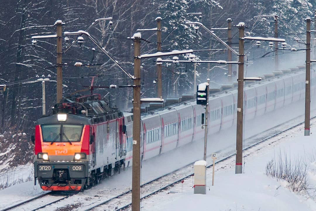 Следовавший из Москвы поезд застрял в Белгородской области из-за метели
