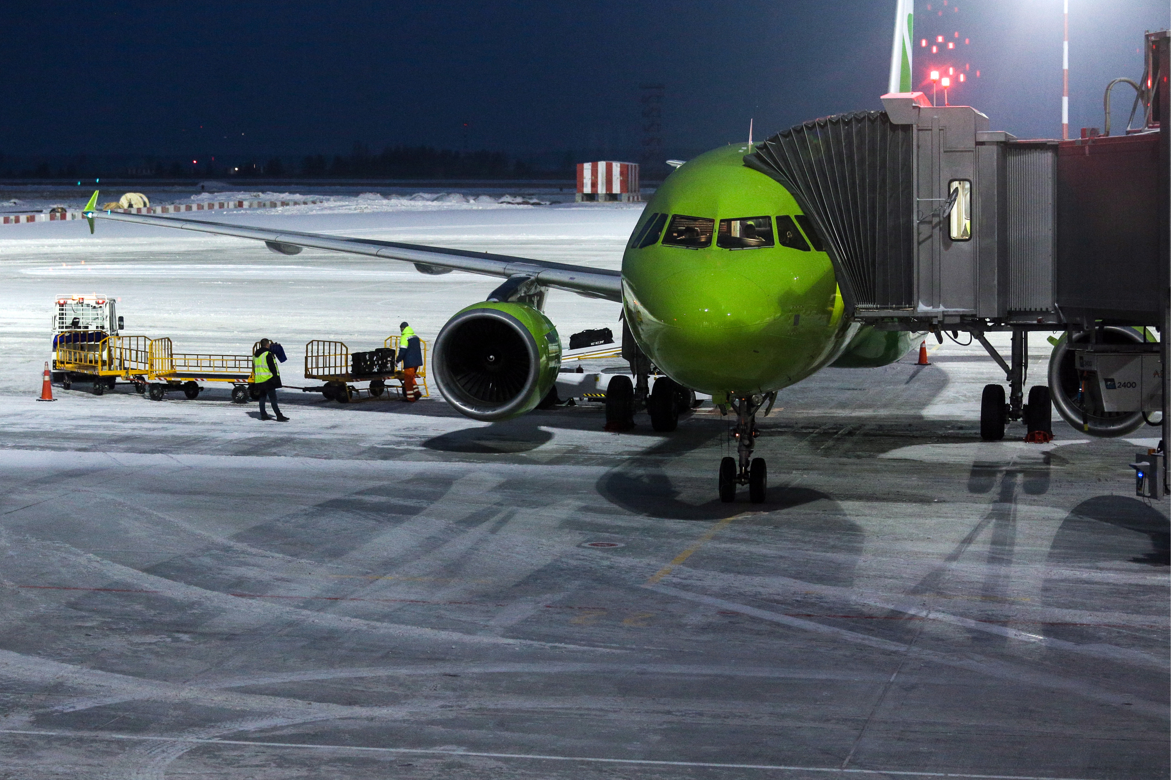 Самолет декабря. Аэропорт Толмачево 2020. Аэропорт Новосибирск s7. S7 Airlines Новосибирск аэропорт. S7 Airlines Домодедово Симферополь.