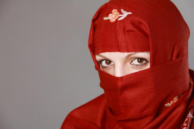 Чтобы подчеркнуть достаток семьи, обеспеченные мусульманки носят дорогую обувь, украшения и сумки / Free / pixabay.com
