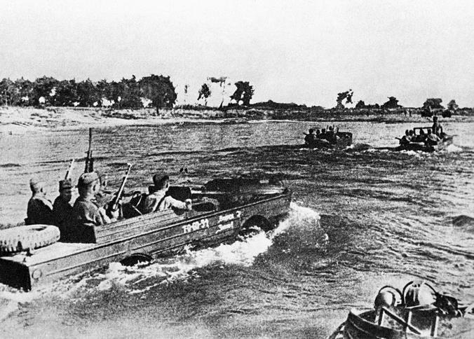 1944 год. Части Красной армии и подразделения польской дивизии имени Таддеуша Костюшко во время форсирования Вислы / ИТАР ТАСС