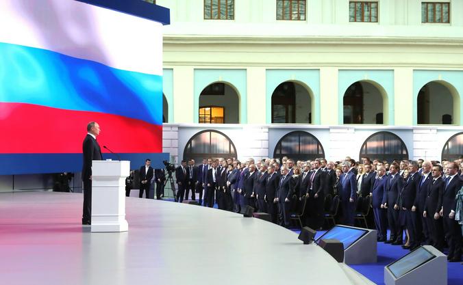 «Закупки оказались фактически сорваны, и некоторые чиновники позволяли себе рассуждать так, будто речь шла о закупке канцтоваров» / kremlin.ru / Официальный сайт президента России