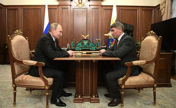 Владимир Путин с С Олегом Николаевым, назначенным Указом Президента врио Главы Чувашской Республики / kremlin.ru / Официальный сайт Президента России
