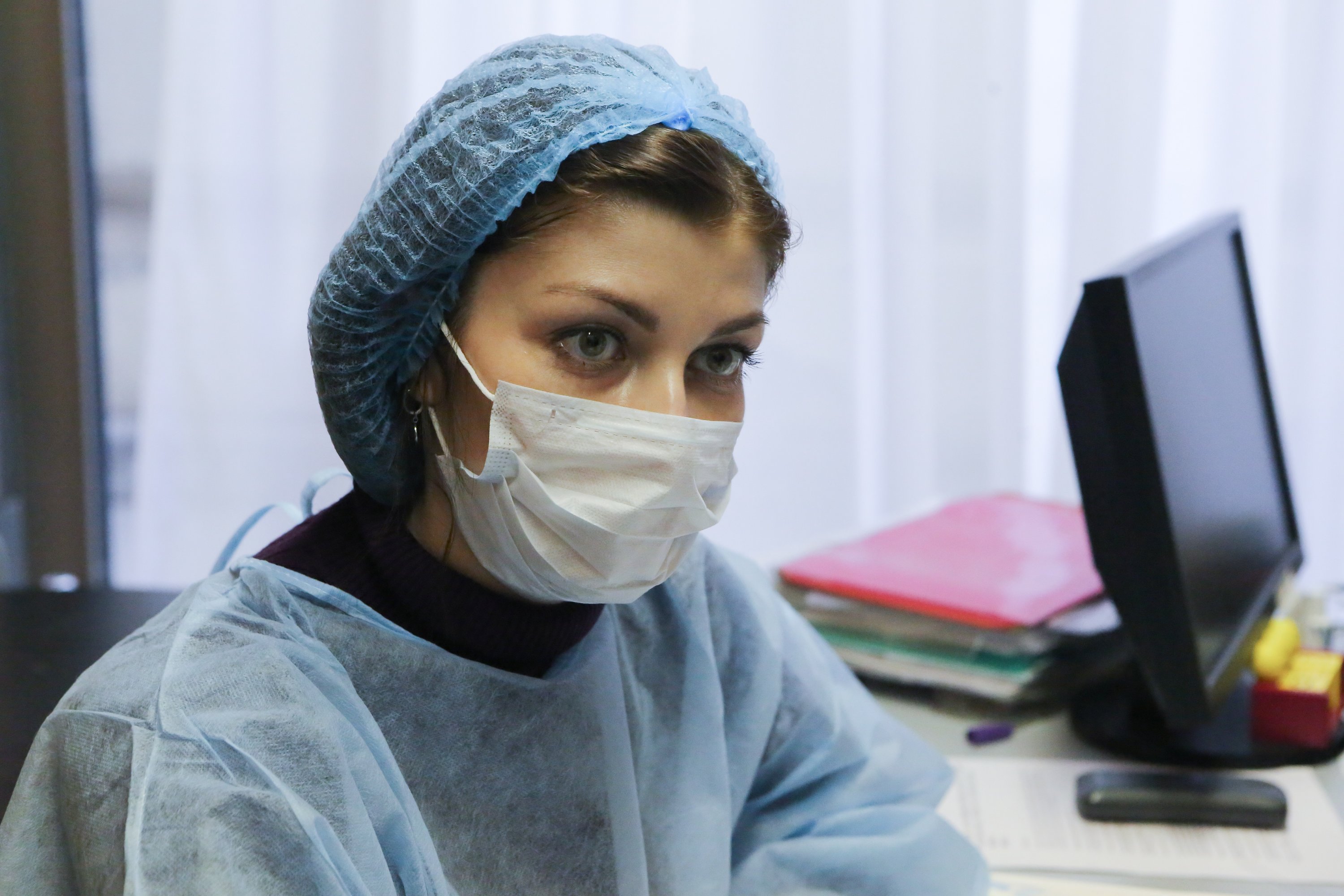 Около 133 тысяч человек в России остаются под наблюдением врачей из-за вируса
