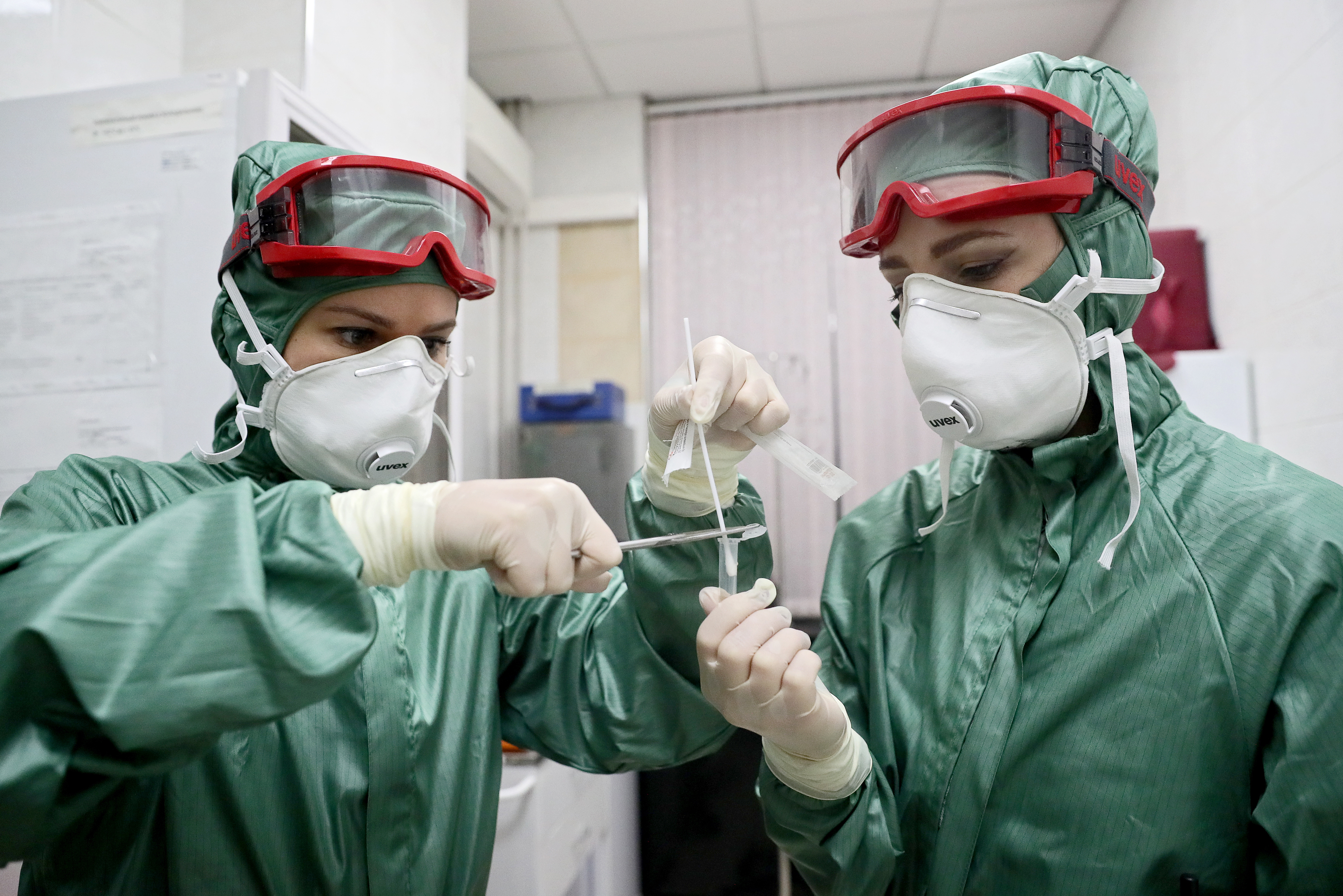 Столичные аптеки запаслись масками и препаратами против коронавируса
