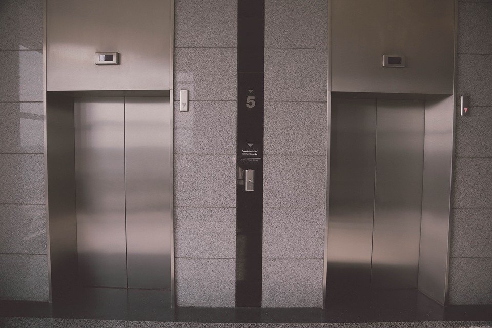 Более 200 лифтов отремонтируют на востоке столицы в 2020 году