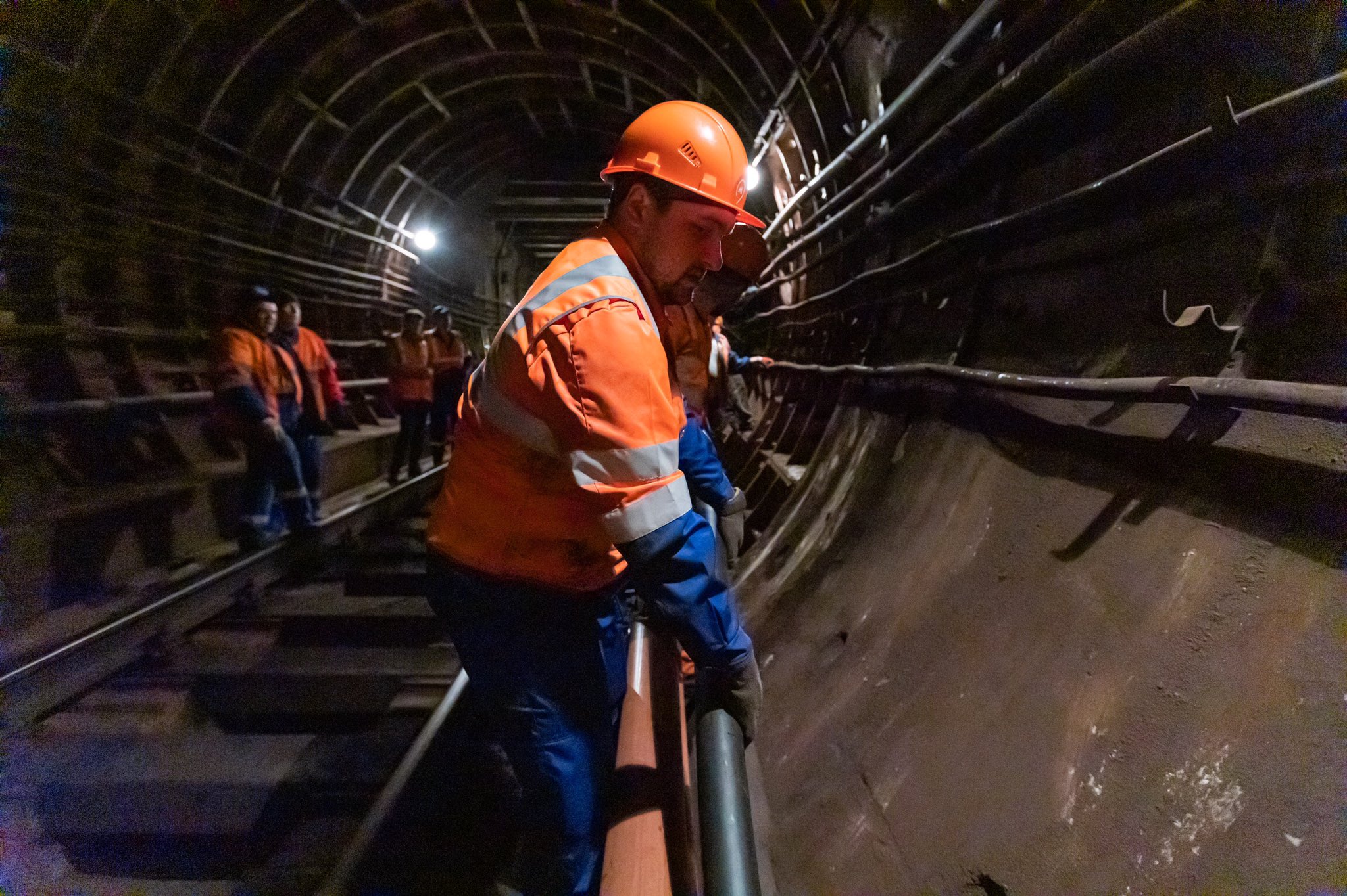 Начальник метро Москвы: Около 10 тысяч человек работают в тоннелях по ночам