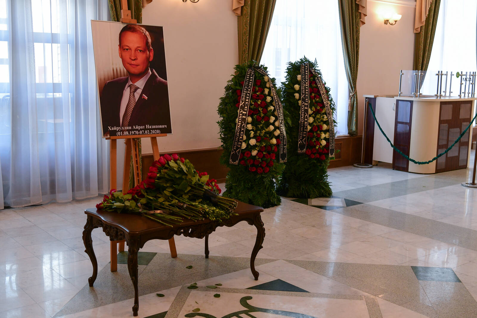 Погибшего при крушении вертолета депутата Хайруллина похоронили в Казани