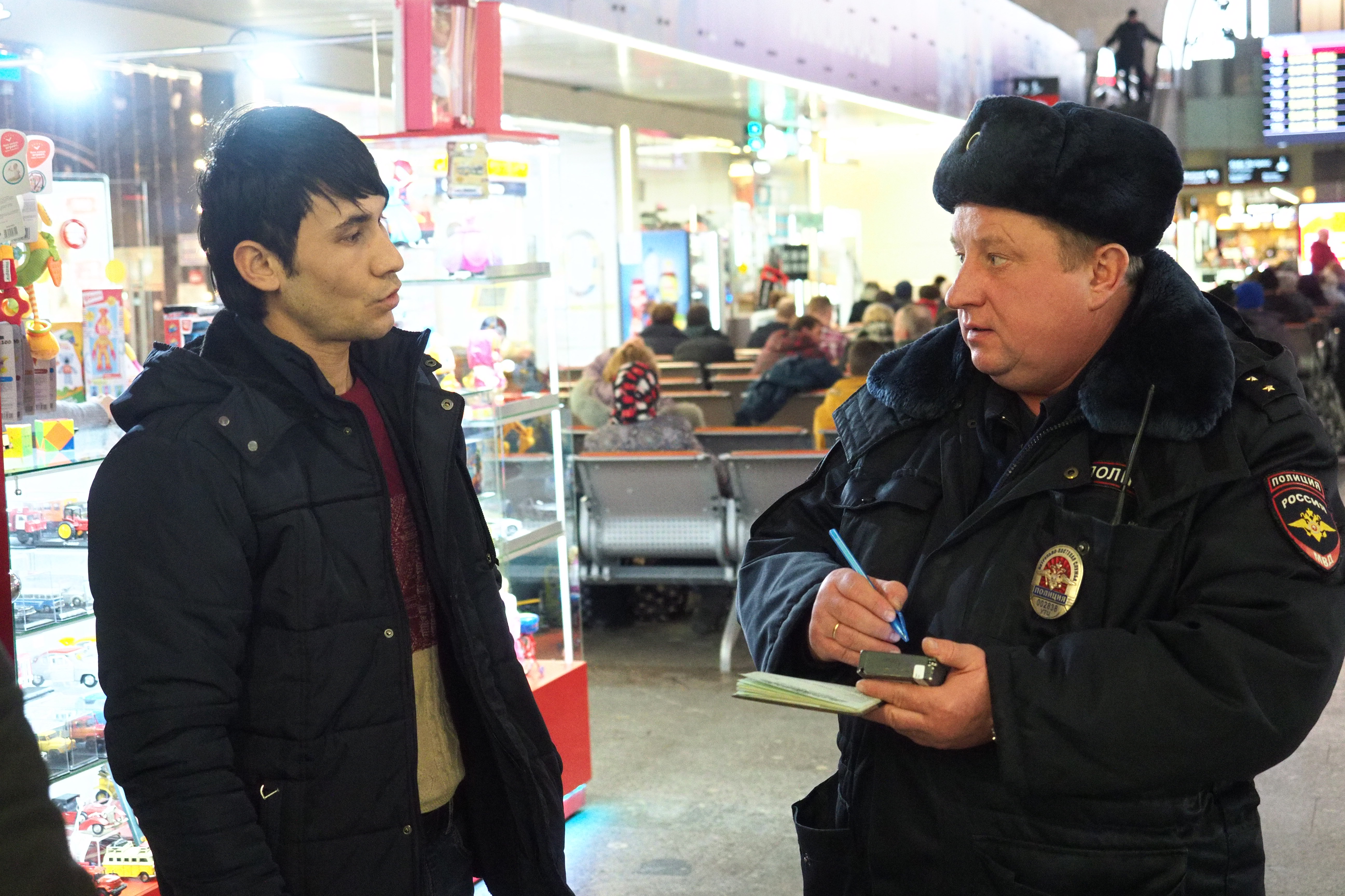 Корреспондент «ВМ» узнал, как следят за порядком на площади трех вокзалов в Москве